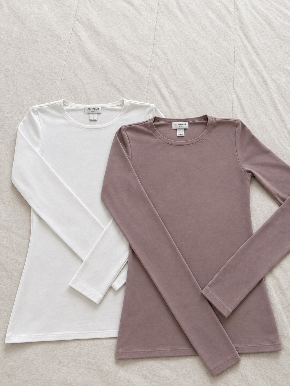 Aritzia SET of 2 original Contour splendid Crew Longsleeve - Bone and Mauve